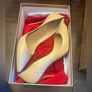 Christian Louboutins apostrophe pump 100